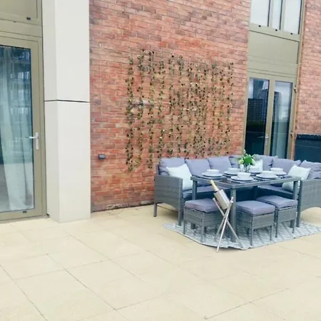3 Bed Luxury Spacious With Pool *