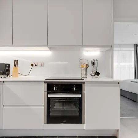 Apartment 3 Bed Luxury Spacious With Pool *
