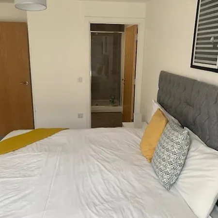 Beautiful 2 Bedroom *