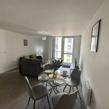 Apartment Beautiful 2 Bedroom Manchester