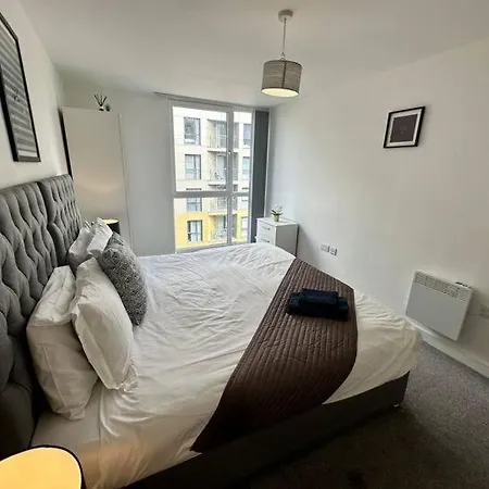 Apartment Beautiful 2 Bedroom *