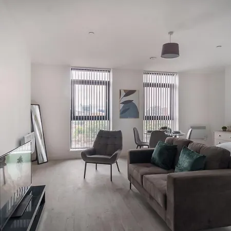 Modern In Salford Great Views