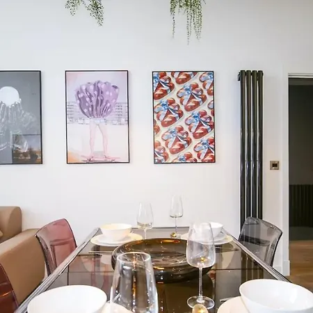 Immaculate 1-bed In