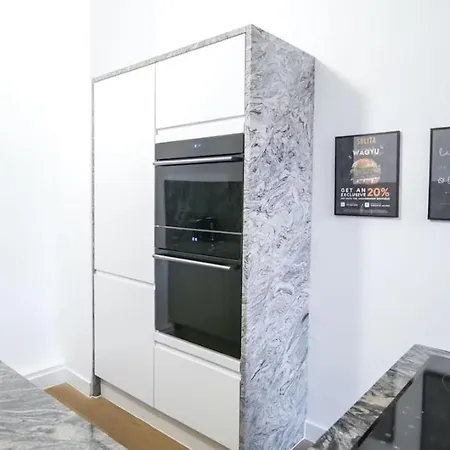 Immaculate 1-bed In *