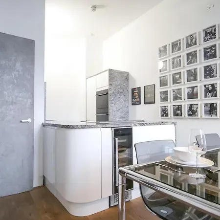 Immaculate 1-bed In