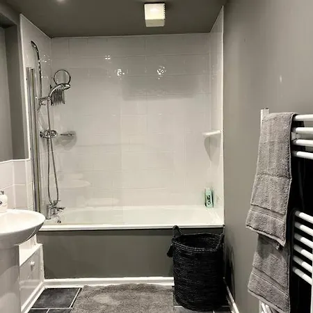 Colourful, Bright And Chic 2 Storey 아파트 *