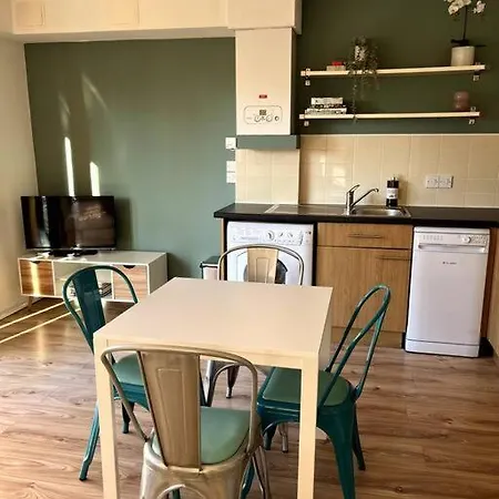 Colourful, Bright And Chic 2 Storey 아파트 *