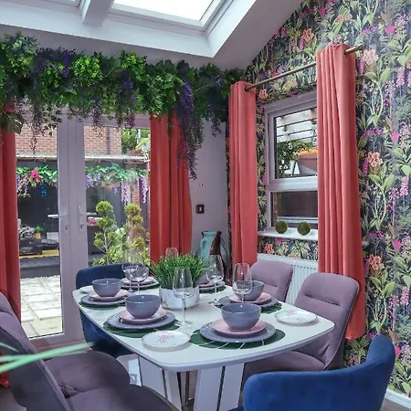 Holiday home Stylish House For 9 With Patio