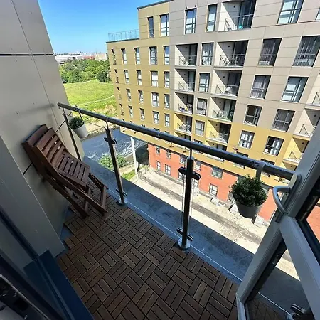 Cosy 2 Bed Sleeps 4+balcony Manchester