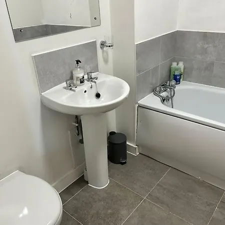 Cosy 2 Bed Sleeps 4+balcony * Manchester