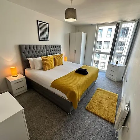 Cosy 2 Bed Sleeps 4+balcony *