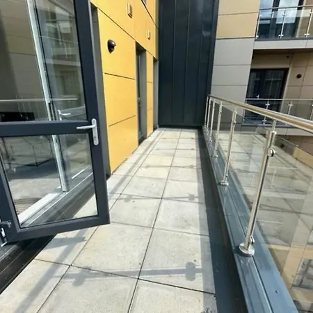 Xl 2 Bed Mcr Sleeps 7 *