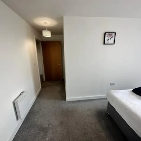 Апартаменты Xl 2 Bed Mcr Sleeps 7 *