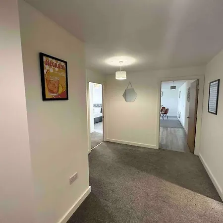 Xl 2 Bed Mcr Sleeps 7 Apartment