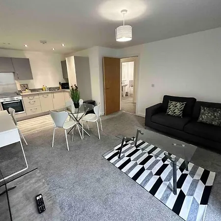 Apartment Fab 2 Bed 2 Bath Mcr Apt+balcony