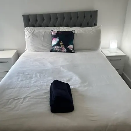 Xl 2 Bed Mcr Sleeps 7 Apartment