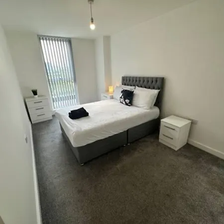 Xl 2 Bed Mcr Sleeps 7 *
