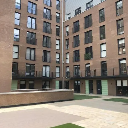 3 Bedroom Free Parking Apartment