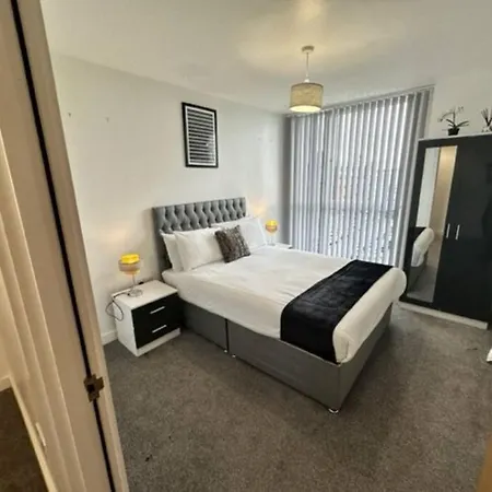 Great 2 Bed Apt Sleeps 4+balcony Apartament