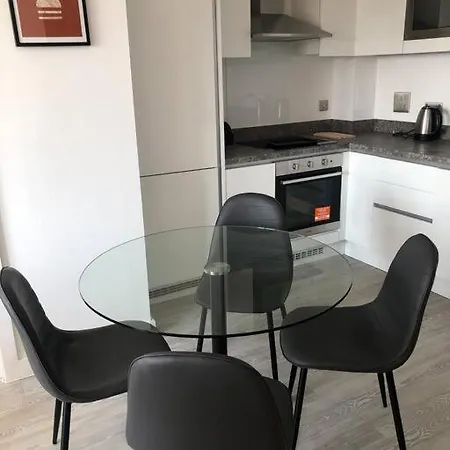 3 Bedroom Free Parking Apartment