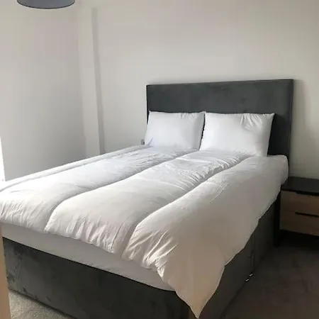 Apartment 3 Bedroom Free Parking