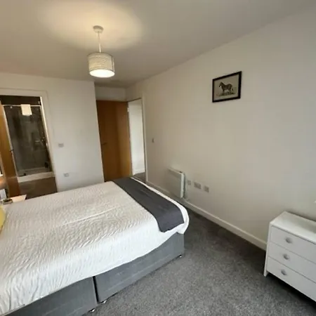 Apartment Great 2 Bed Apt Sleeps 4+balcony Manchester