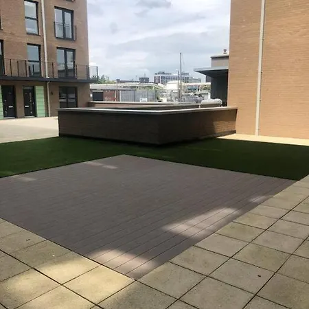 Apartment 3 Bedroom Free Parking Manchester