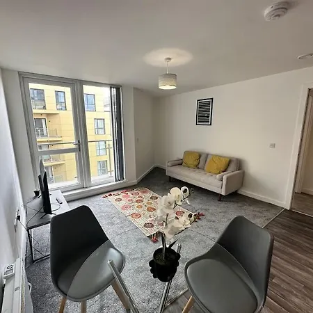 Super Mcr 1 Bed + Balcony דירה