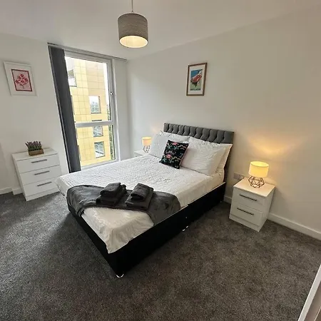 דירה Super Mcr 1 Bed + Balcony *