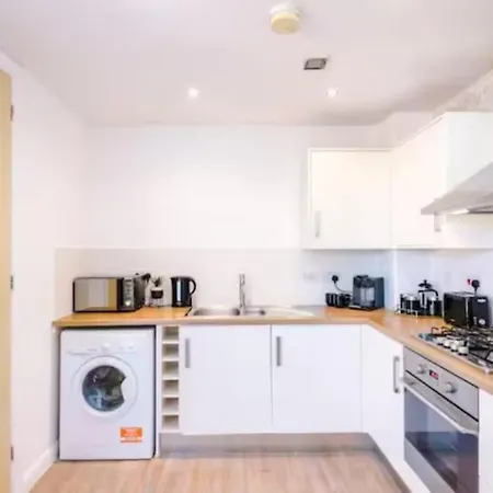 3 Bedroom Mcr Dens * Manchester