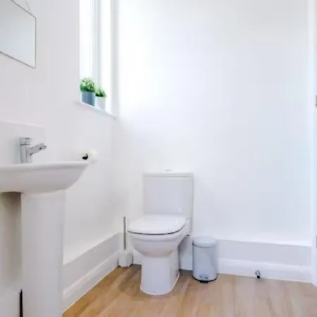 3 Bedroom Mcr Dens Holiday home *