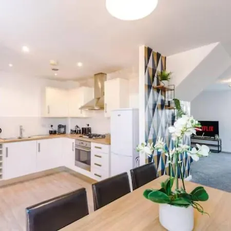 3 Bedroom Mcr Dens Manchester
