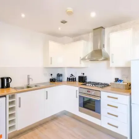 3 Bedroom Mcr Dens Holiday home
