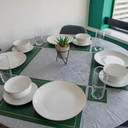 Centre Apartment, Skyline View شقة