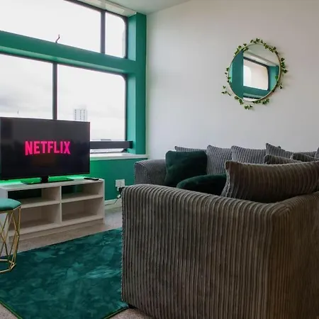 Centre Apartment, Skyline View *