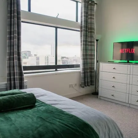 Centre Apartment, Skyline View