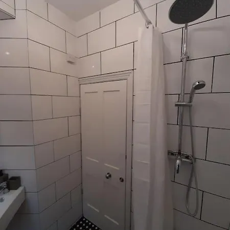 Chic 5 Double Bedroom House - 15 Min To Holiday home Manchester