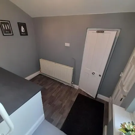 Chic 5 Double Bedroom House - 15 Min To Holiday home Manchester