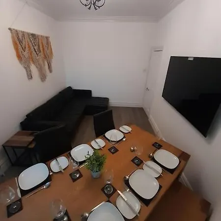 Chic 5 Double Bedroom House - 15 Min To Holiday home