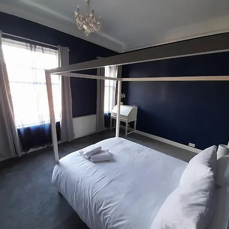 Chic 5 Double Bedroom House - 15 Min To *