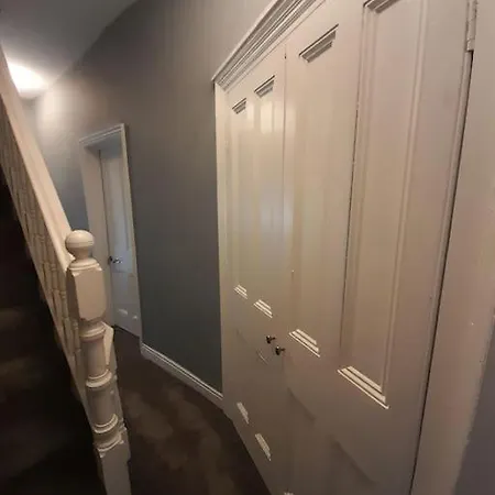 Chic 5 Double Bedroom House - 15 Min To