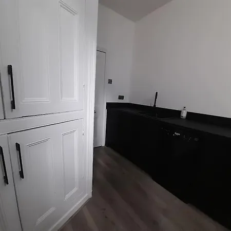 Dom wakacyjny Chic 5 Double Bedroom House - 15 Min To Manchester