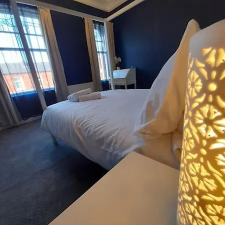 Chic 5 Double Bedroom House - 15 Min To