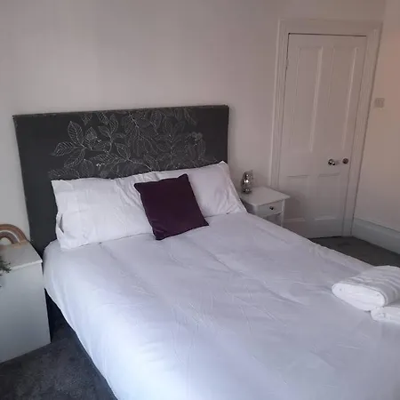 Chic 5 Double Bedroom House - 15 Min To Holiday home *