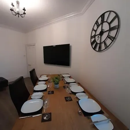 Chic 5 Double Bedroom House - 15 Min To *