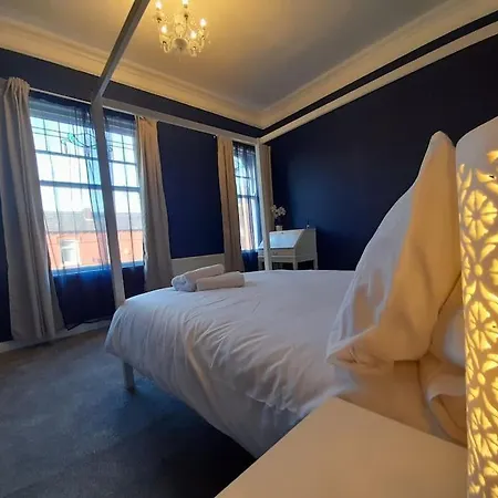 Chic 5 Double Bedroom House - 15 Min To *