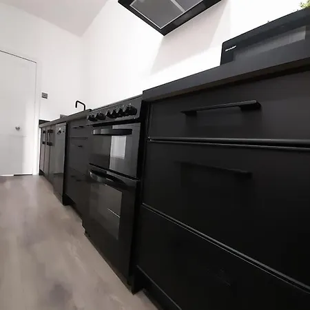 Chic 5 Double Bedroom House - 15 Min To Holiday home *
