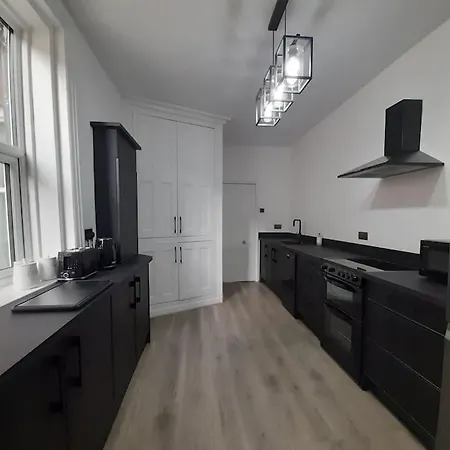 Σπίτι διακοπών Chic 5 Double Bedroom House - 15 Min To