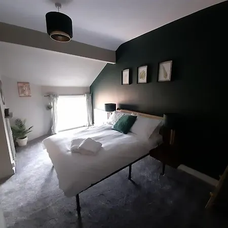 Holiday home Chic 5 Double Bedroom House - 15 Min To