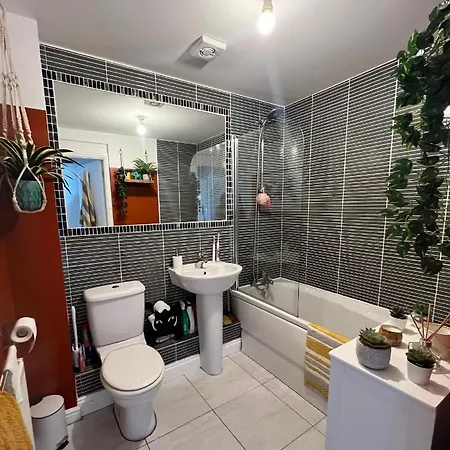 2 Bedroom, Cosy, Canal Side マンチェスター